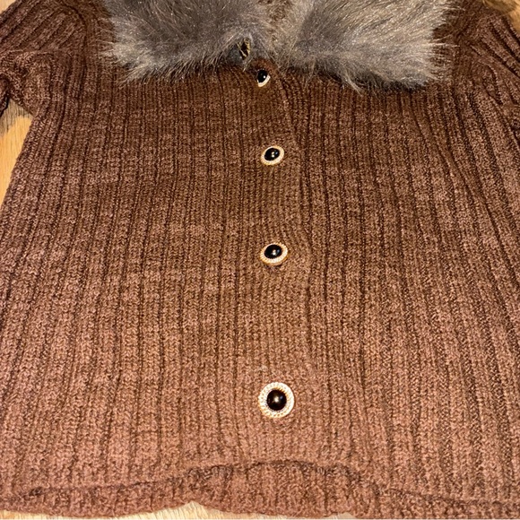 Brown Ribbed Cardigan with Faux Fur Collar & Cuffs - Picture 4 of 7